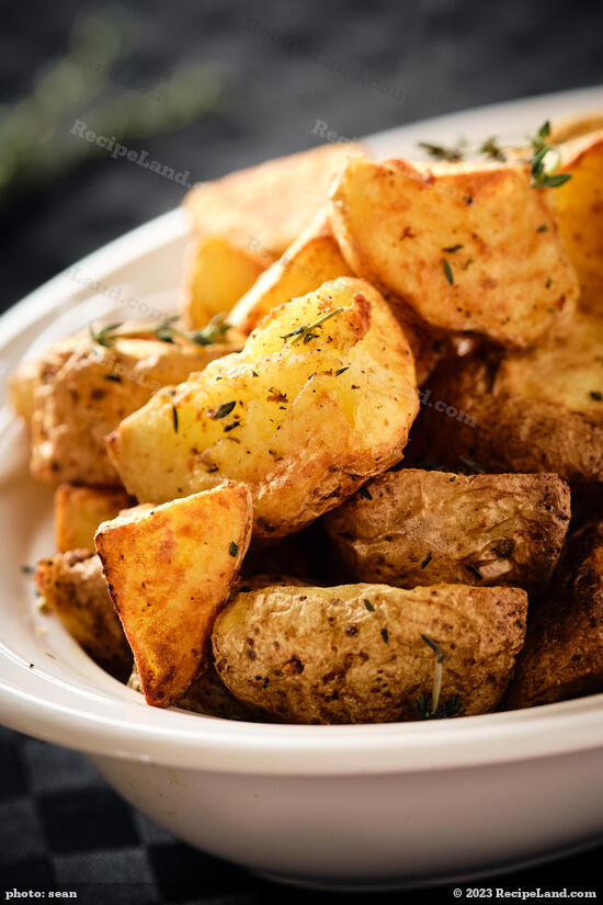 Air-fryer Crispy Thyme Roasted Potatoes