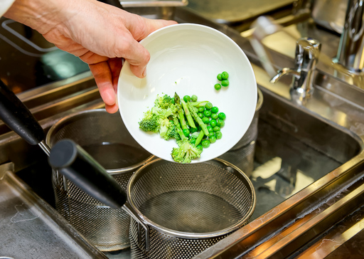 Blanching vegetables