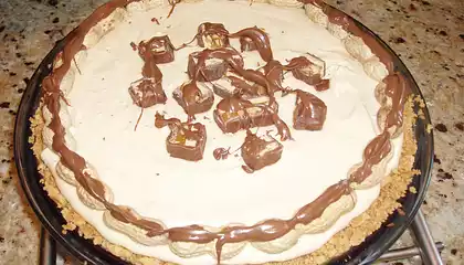 Cream Cheese Peanut Snickers Pie