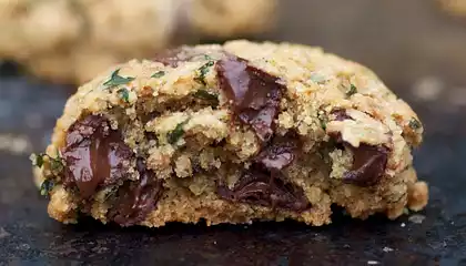 Fresh Mint Chocolate Chip Cookies