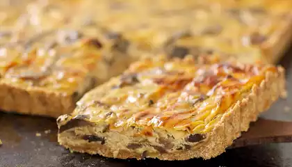 Amazing Sour Cream Mushroom Quiche