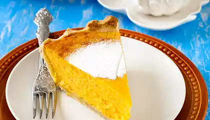 Easy Frosty Gingesnap Pumpkin Pie